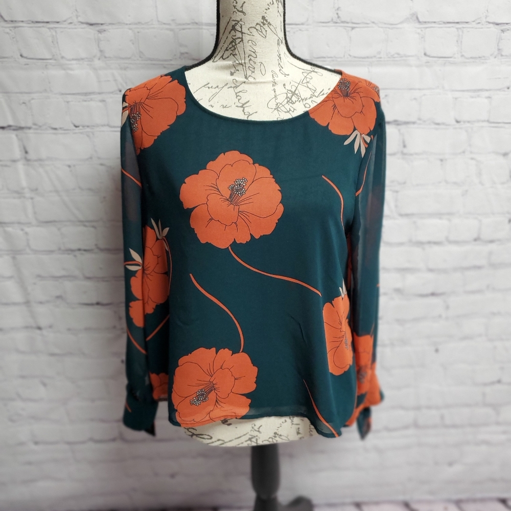 NWOT Cupcakes and Cashmere blouse. Medium. 302